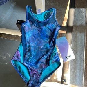 Ivivva by lululemon girls bodysuit. Size 7 NWT
